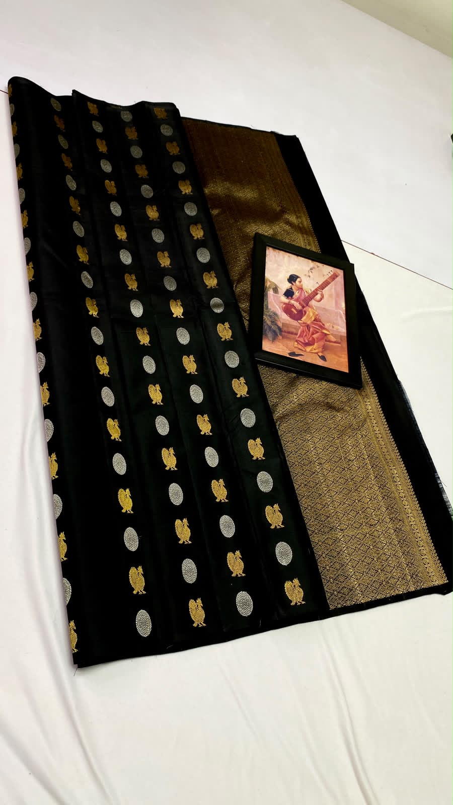 Black Beauty Art  Kanchipuram Traditional Handloom Silk Saree